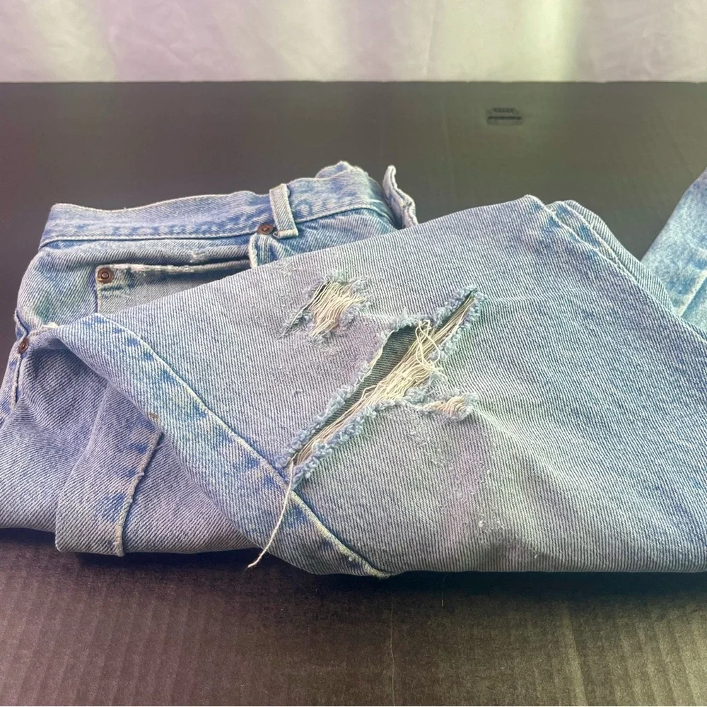 Lee Men's Relaxed Fit Light Blue Jeans - Picture 5 of 9